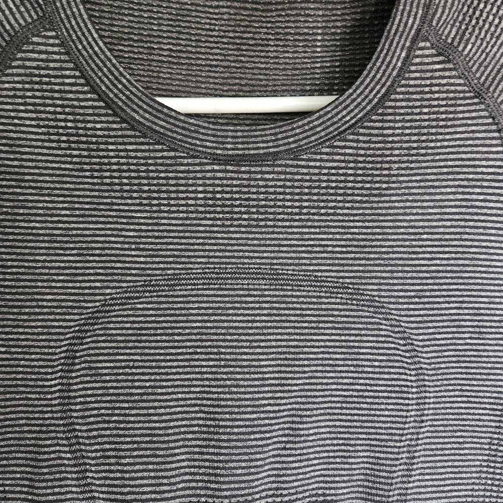 Lululemon Swiftly Tech Long Sleeve  Top Sz 4 Metal Dark Gray Micro Stripe - Picture 4 of 7